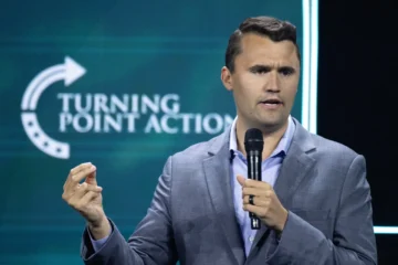 El Gobierno de Trump revocará visados a quienes 'glorifiquen' el asesinato de Charlie Kirk