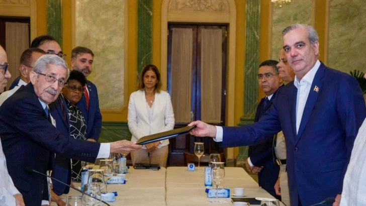 Abinader recibe del CES informe sobre situación de Haití y sus implicaciones para el país