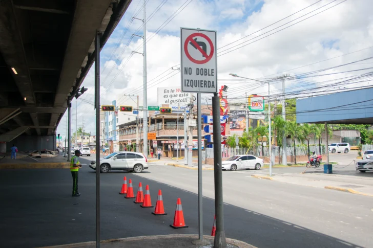 Tránsito más fluido en segundo día de prohibición de giro en la Núñez con Kennedy