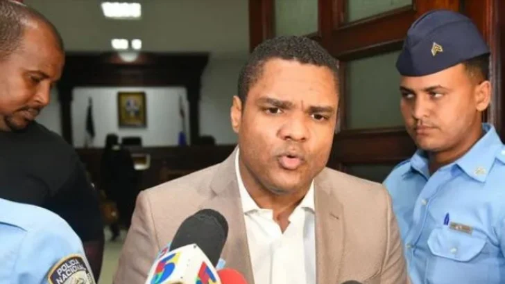 Tribunal concede permiso laboral a Donni Santana bajo condiciones 
