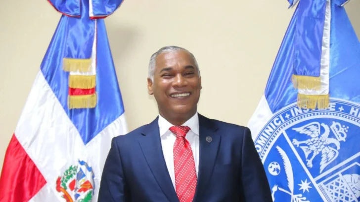 Decano Gerardo Roa celebra la creación del Premio Hispanoamericano de Poesía José Mármol