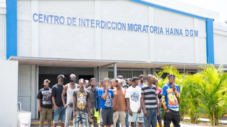 El Ejército detiene a 13 haitianos en condición migratoria irregular localizados por dron El Ejército detiene a 13 haitianos en condición migratoria irregular localizados por dron