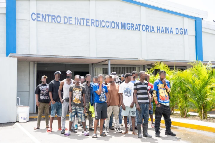 El Ejército detiene a 13 haitianos en condición migratoria irregular localizados por dron