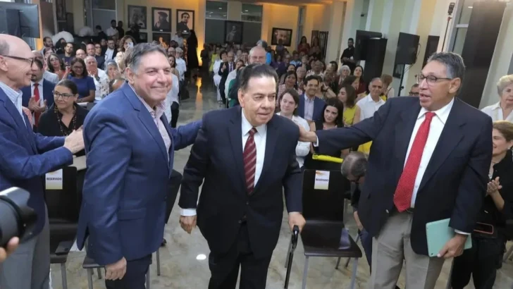 Amadeo Julián gana XXVII Premio Feria del Libro Eduardo León Jimenes