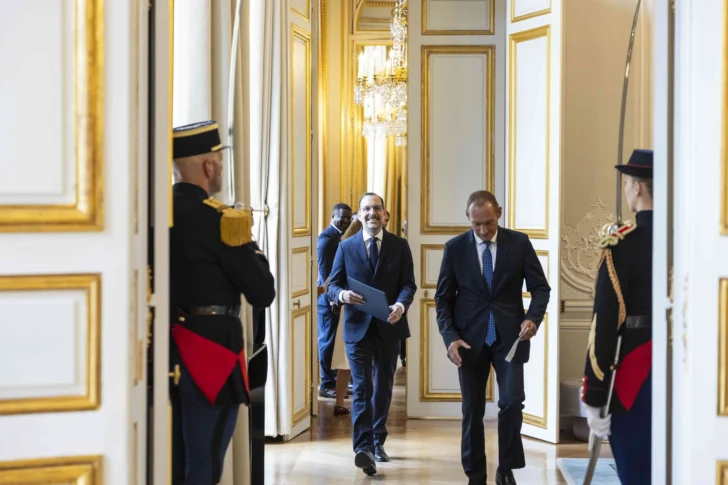  El embajador David Puig presentó Cartas Credenciales al presidente de la República Francesa, Emmanuel Macron © Alexandra Lebon / Présidence de la République