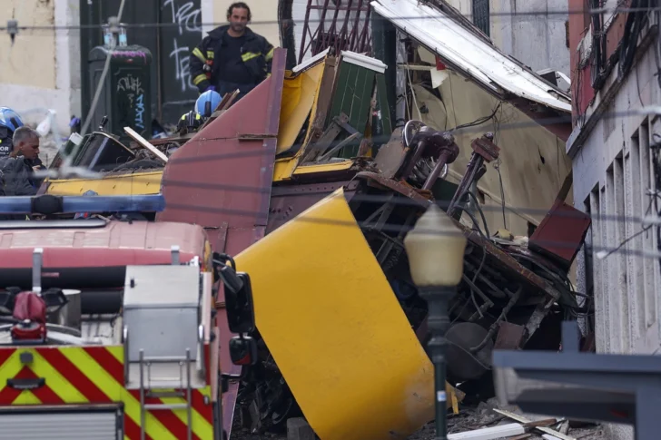 15 muertos y 18 heridos en el accidente de un funicular en Lisboa, según las autoridades