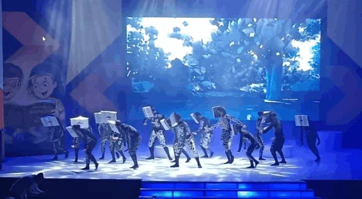 El-grupo-de-danza-contemporanea-en-la-apertura-728x401