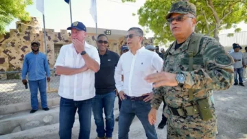 Ministro de Defensa recorre frontera con altos mandos y asesores del Ejecutivo en asuntos policiales