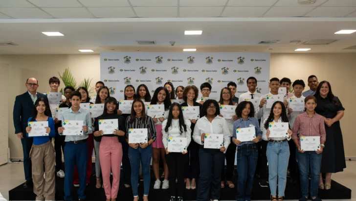 Banco Caribe celebra graduación de su programa de pasantías de verano