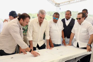 Abinader supervisa obras en Puerto Plata y se reúne con estudiantes Abinader supervisa obras en Puerto Plata y se reúne con estudiantes