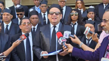 Colegio de Abogados retira apoyo a permiso laboral de Donni Santana