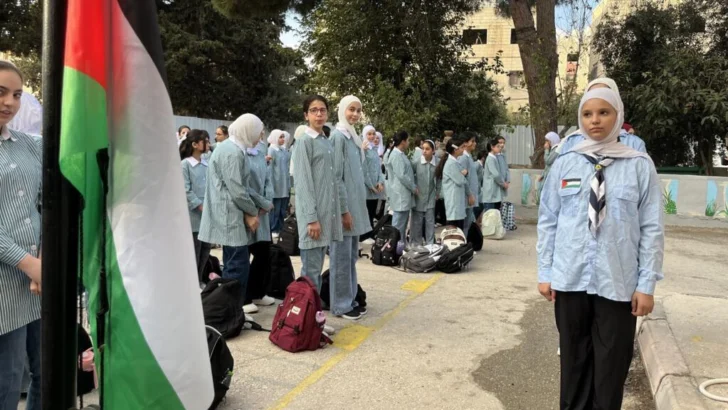 En un clima altamente político, los palestinos regresan a la escuela en la Cisjordania ocupada