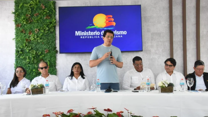 David Collado deja iniciada reconstrucción plaza de vendedores en Río San Juan