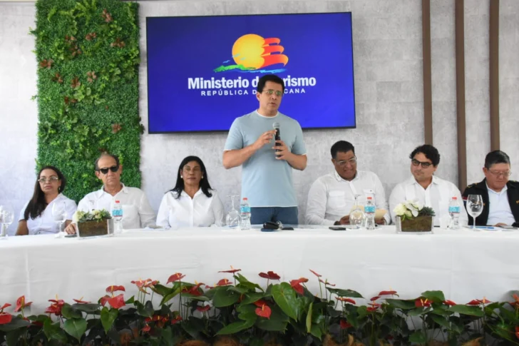David Collado deja iniciada reconstrucción plaza de vendedores en Río San Juan