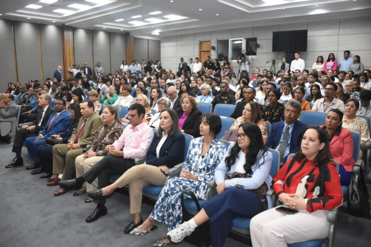 MESCyT aportará un millón de pesos para el premio CEICyT 2025 MESCyT aportará un millón de pesos para el premio CEICyT 2025