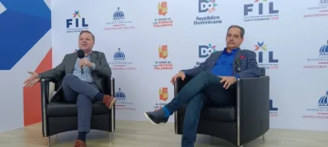  Joan Ferrer y Pascual de Moya en rueda de prensa a primeras horas de la tarde del sábado 27 de septiembre con motivo del inicio formal de actividades y ventas de la Feria del Libro 2025 en la Plaza de la Cultura,