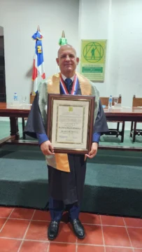 José Enrique Delmonte ingresa en la Academia de Ciencias