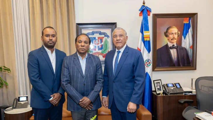 Andrés Bautista juramenta a Zorrilla Ozuna como director de Desarrollo Fronterizo