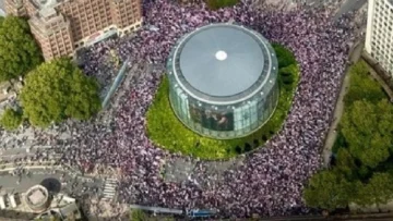 110 mil londinenses en marcha de extrema derecha contra migrantes y mil en otra de repudio al racismo