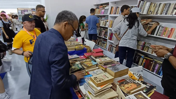 Arranca la Feria del Libro y celebra a Taína Almodóvar por diez años de ilustración infantil