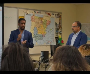 Autor dominicano presenta libro en St. Petersburg College, Florida