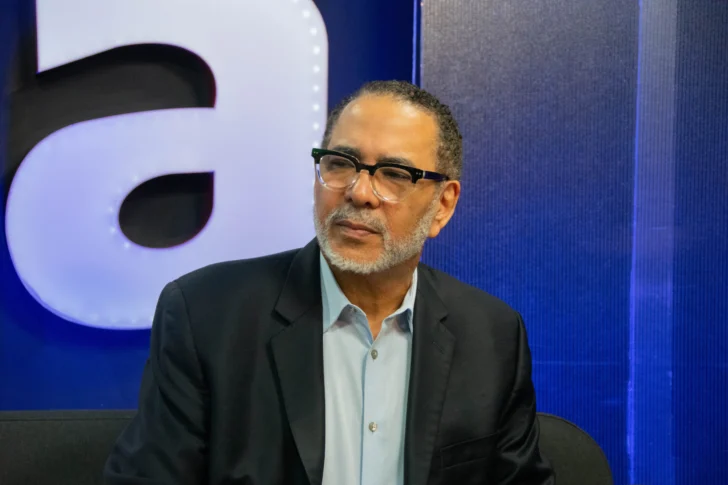 Luis R. Santos afirma que Raquel Peña cuenta con mayor apoyo para asegurar la victoria del PRM en 2028