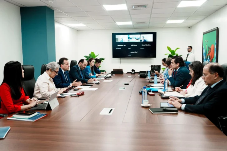 Ito Bisonó recibe misión del FMI para revisar avances económicos y productivos de RD Ito Bisonó recibe misión del FMI para revisar avances económicos y productivos de RD