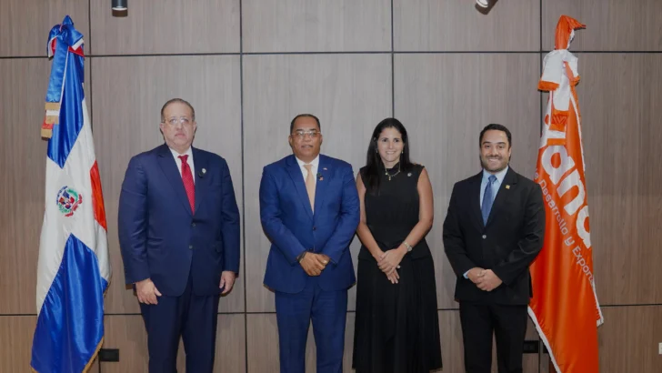 Ministro de Hacienda y Economía juramentó al gerente general de Bandex