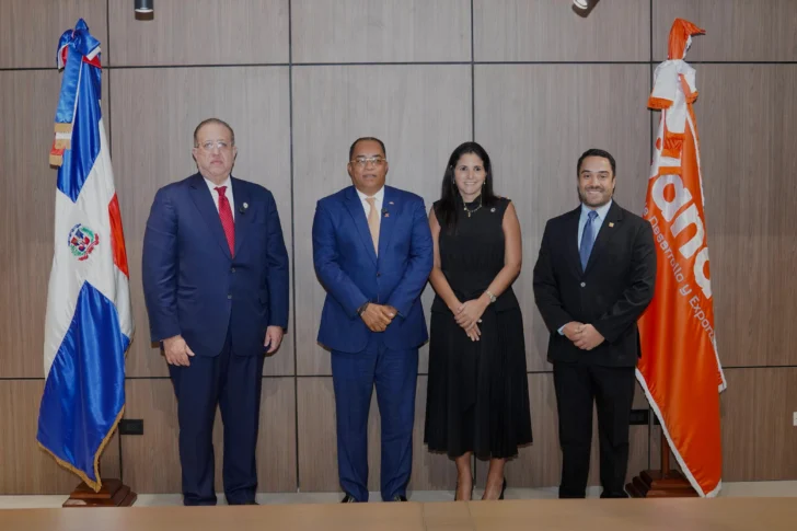 Ministro de Hacienda y Economía juramentó al gerente general de Bandex