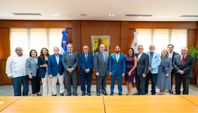  Ministro Díaz se reunió con representantes de ANEIH