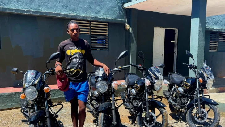 Ejército recupera cuatro motos en la frontera y somete a un sospechoso por tráfico humano