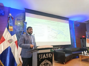 Facultad de Economía y Ciencias Sociales de la UASD auspicia conferencia sobre la transformación digital
