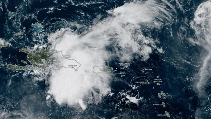 Advierten riesgo de inundaciones significativas y lluvias torrenciales en RD por onda tropical