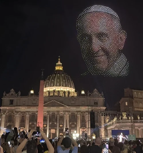 Karol G y Bocelli cantan por la fraternidad en un memorable macroconcierto en la plaza vaticana