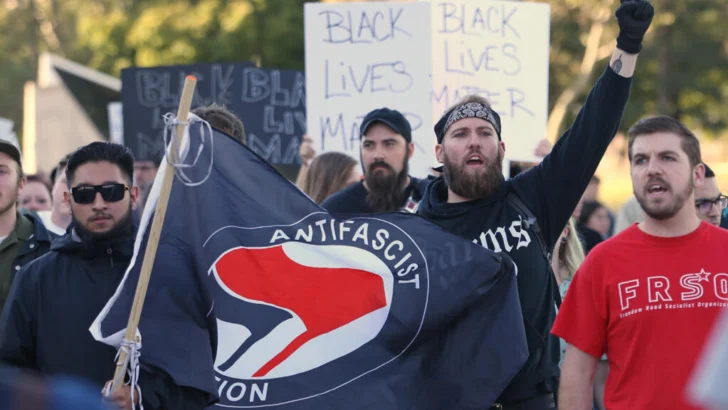 ¿Qué es “Antifa”, el movimiento designado por Trump como “organización terrorista”?