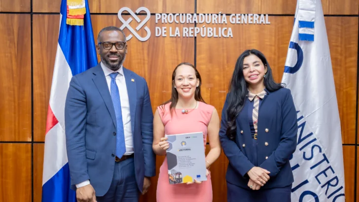 Procuradora general recibe una comisión de Participación Ciudadana