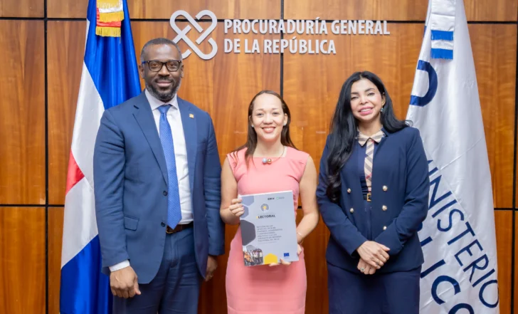 Procuradora general recibe una comisión de Participación Ciudadana