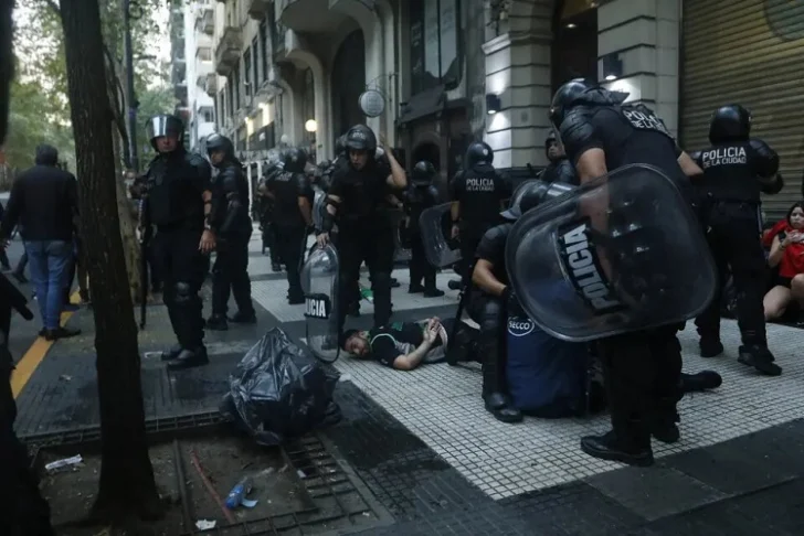 Alertan en Londres uso de violencia sexual contra manifestantes