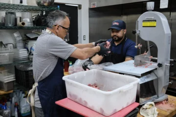 Redadas migratorias espantan a trabajadores y clientes de restaurantes en Texas
