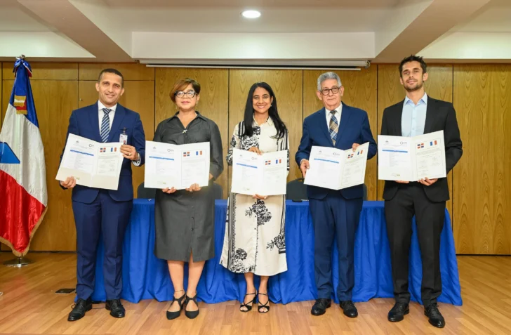 República Dominicana y Francia firman acuerdo para impulsar finanzas públicas sostenibles e inclusivas