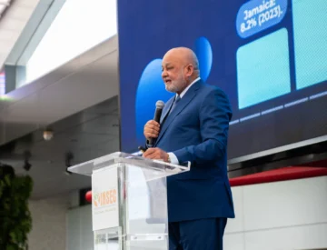 Roberto Fulcar llama a derrotar la pobreza del Caribe con liderazgo trascendente y educación democrática Roberto Fulcar llama a derrotar la pobreza del Caribe con liderazgo trascendente y educación democrática