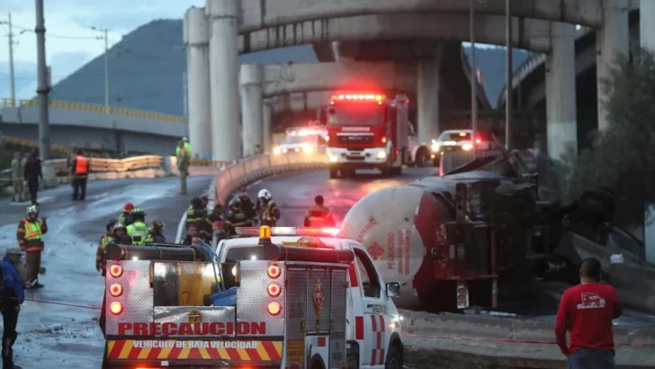 Suman 31 los fallecidos por explosión de camión de gas en Ciudad de México Suman 31 los fallecidos por explosión de camión de gas en Ciudad de México