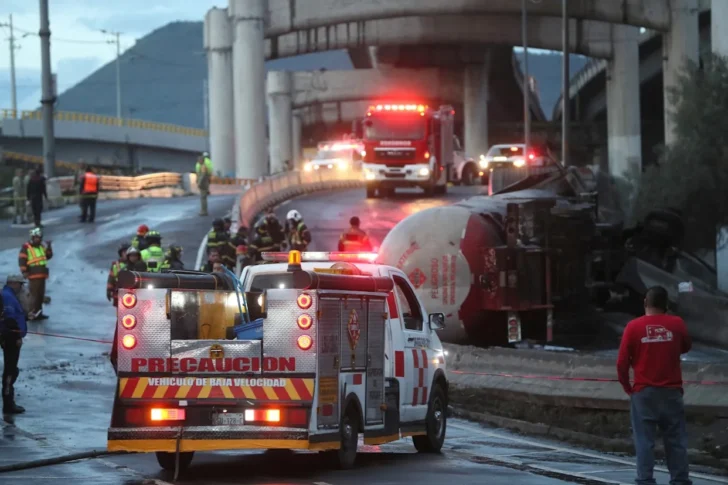 Suman 31 los fallecidos por explosión de camión de gas en Ciudad de México