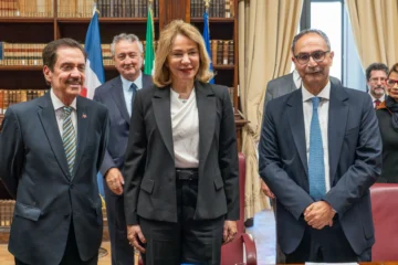  Tras 15 años de negociaciones, el Ministerio de Cultura hará posible la llegada al país, para ser exhibido en el Museo del Hombre Dominicano del único cemí taíno de algodón