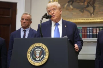 Trump limita uso de Tylenol y lo vincula como causante de autismo pese a críticas médicas