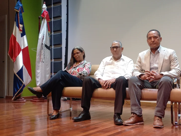  Panel con Xiomara Domínguez, Leo Peña y Josè Espinosa.