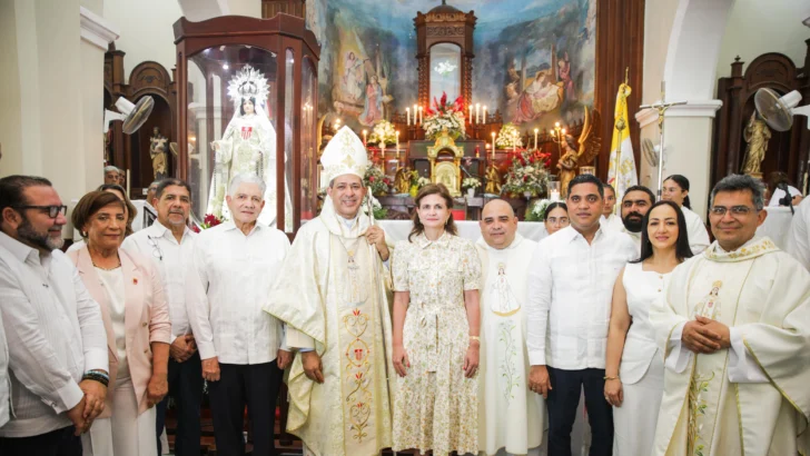 Vicepresidenta Raquel Peña y otros funcionarios celebran a Virgen de las Mercedes Vicepresidenta Raquel Peña y otros funcionarios celebran a Virgen de las Mercedes