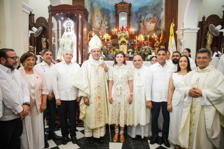 Vicepresidenta Raquel Peña y otros funcionarios celebran a Virgen de las Mercedes