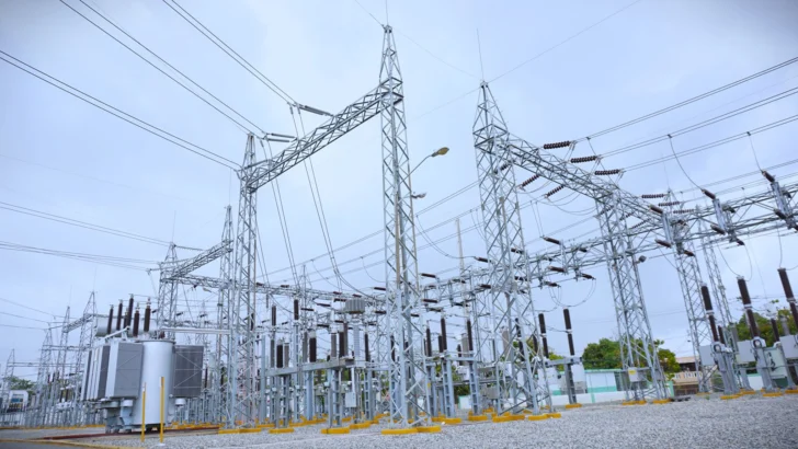 Edeeste promete reforzará el suministro eléctrico en la Jacobo Majluta Edeeste promete reforzará el suministro eléctrico en la Jacobo Majluta
