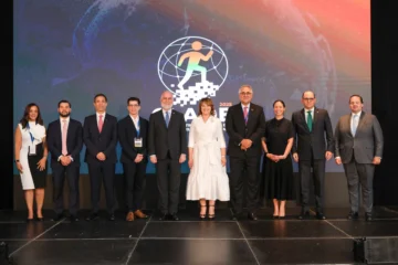 Líderes regionales abordan desafíos de la era digital para el talento humano en el CLADE 2025